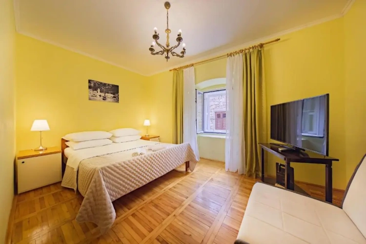 1 Bedroom Apartment with view