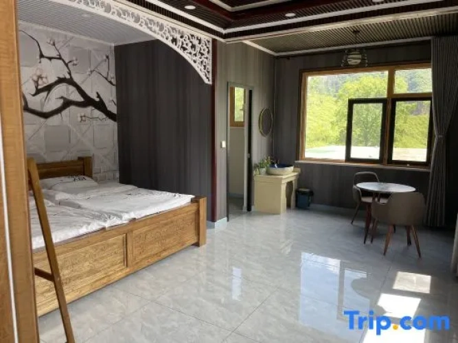3 Bedrooms Standard room with view