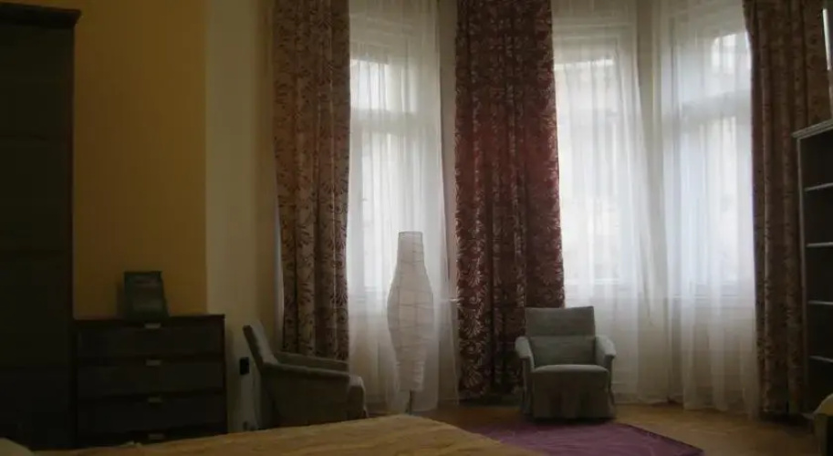 Classical Apartment in Downtown