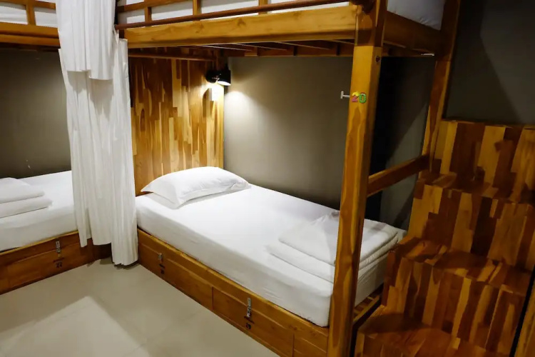 Bloom Cafe & Hostel Lipe