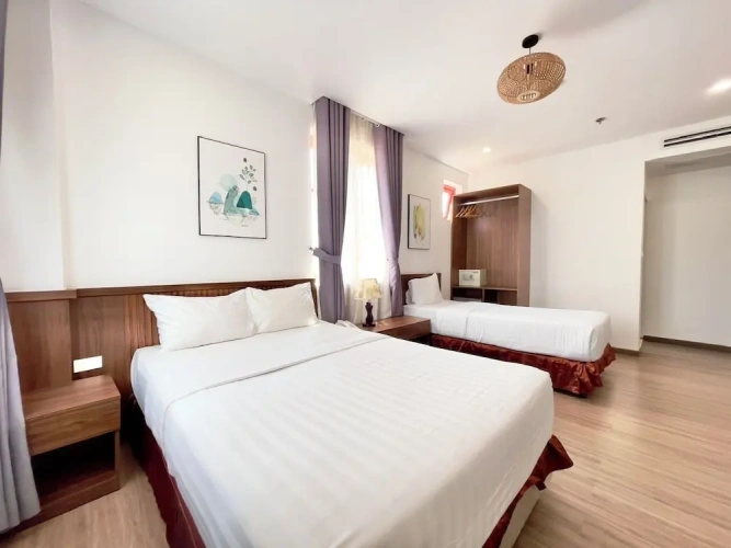 Standard Triple room with city view