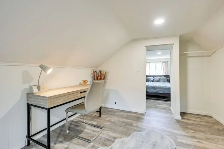 3 Mi to Auburn Station! Commuter-friendly Home
