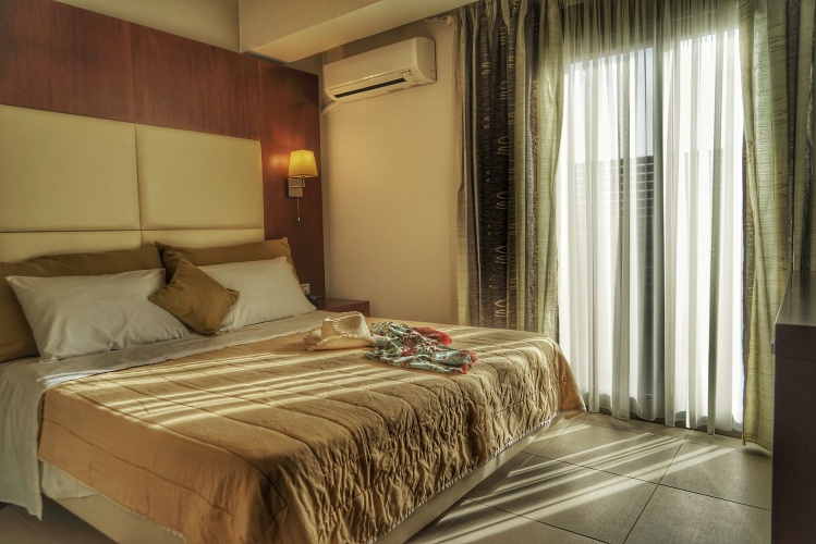 Standard Triple room with partial sea view