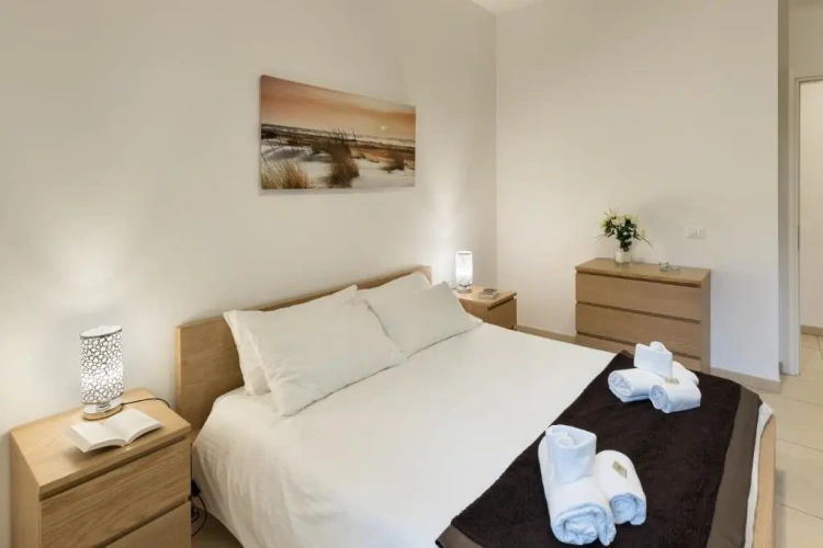 2 Bedrooms Apartment