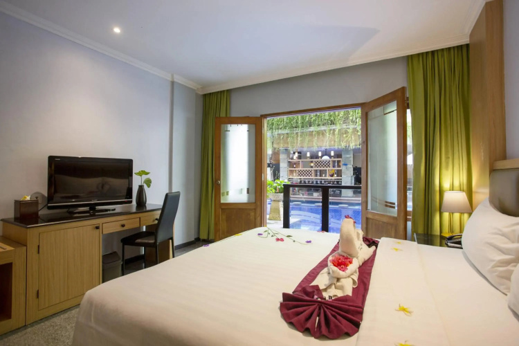 Famous Hotel Kuta