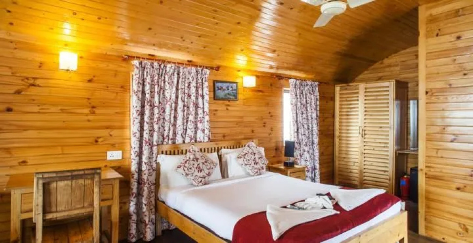 Aryans Hotel