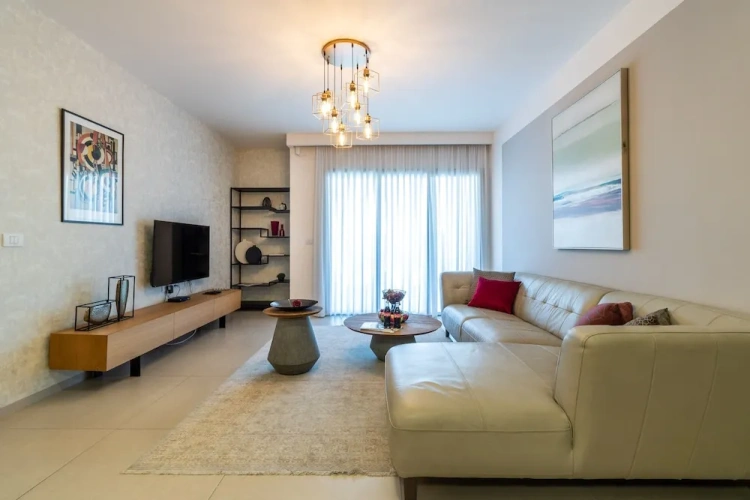 3 Bedrooms Executive Sextuple Apartment with city view