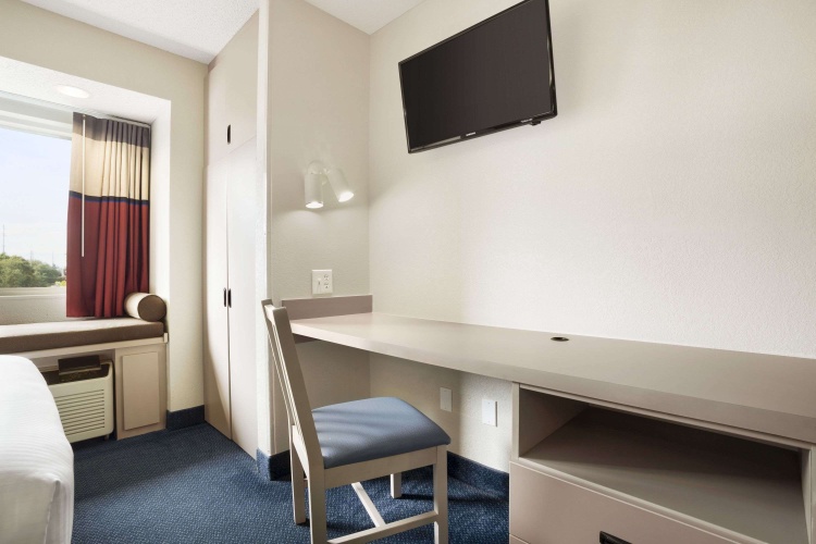 Microtel Inn & Suites By Wyndham Louisville East photo 7
