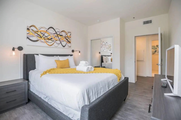 Pine Suite - 102