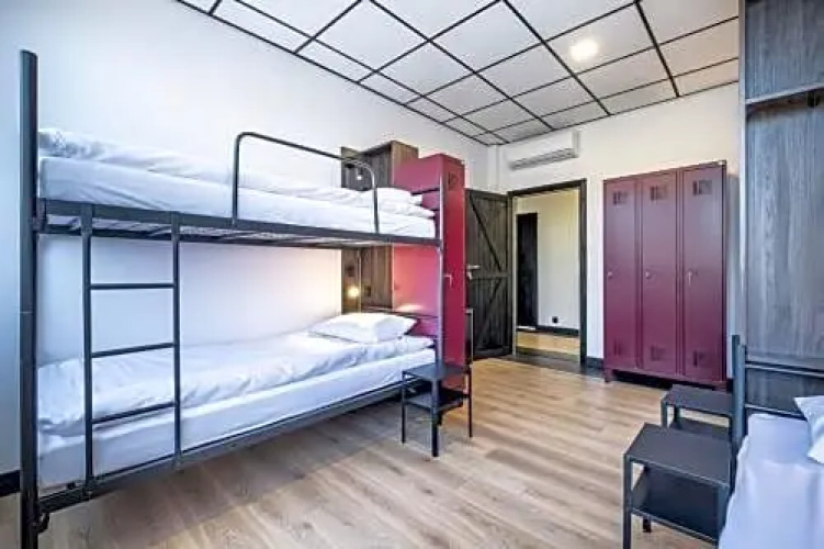 VOLA Hostel