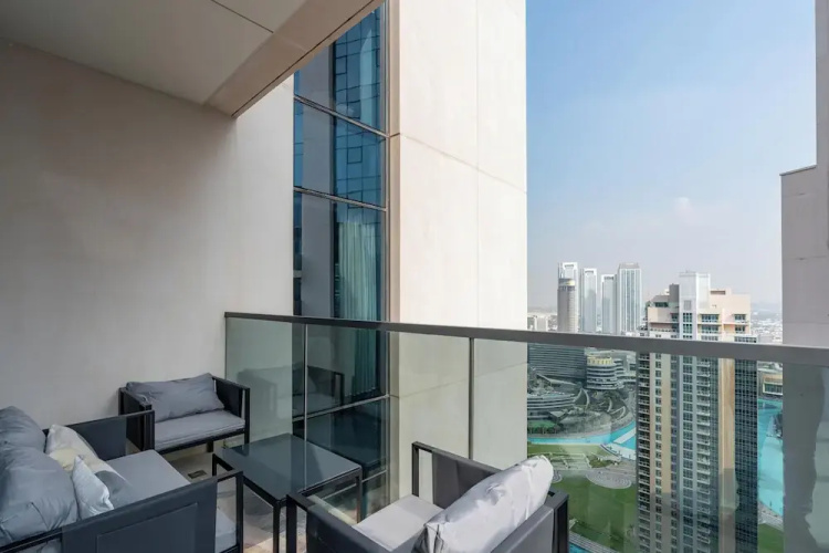 2BR High Floor Act I Act II T1