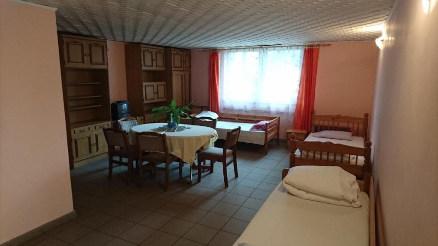 2 Bedrooms Chalet