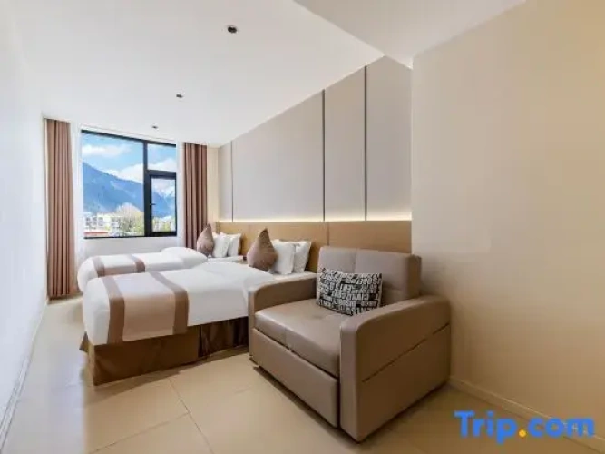 Triple Family Suite with river view