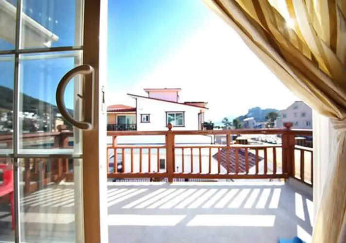 Modern Hill Pension