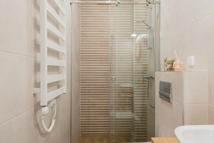 BOHO BEACH STUDIO su terasa ir baseinu