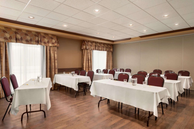 Days Inn by Wyndham Levis photo 15