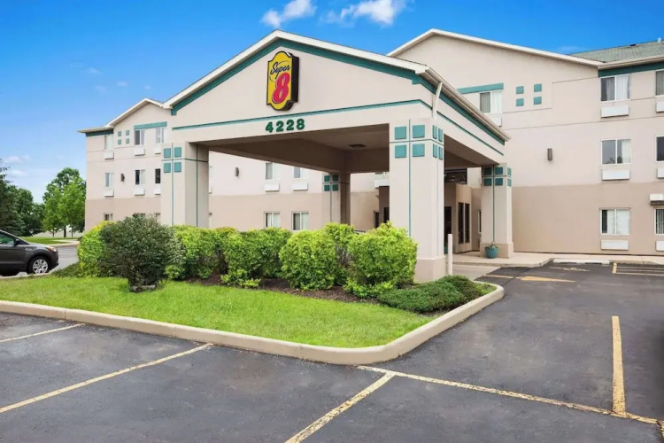Super 8 Aurora/naperville Area - 內珀維爾