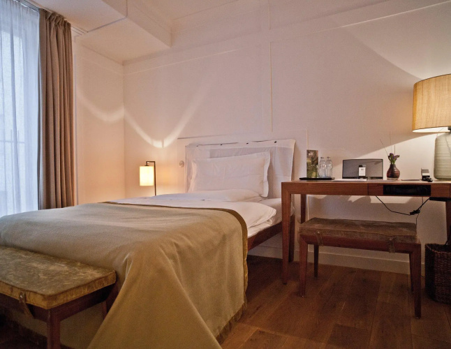 Louis Hotel
