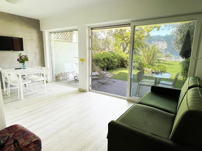 1 Bedroom Apartment with lake view