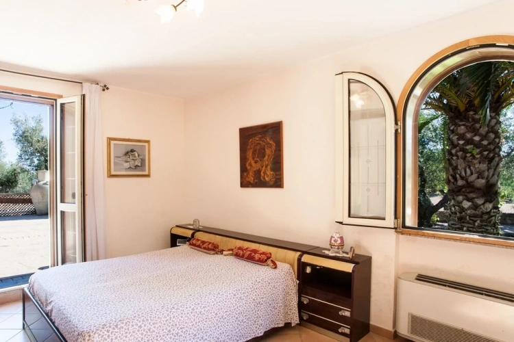 4 Bedrooms Villa