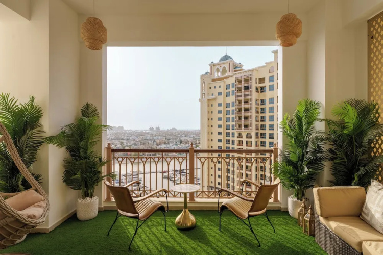Maison Privee - High-End Palm Apt w/ Picturesque Seafront Views
