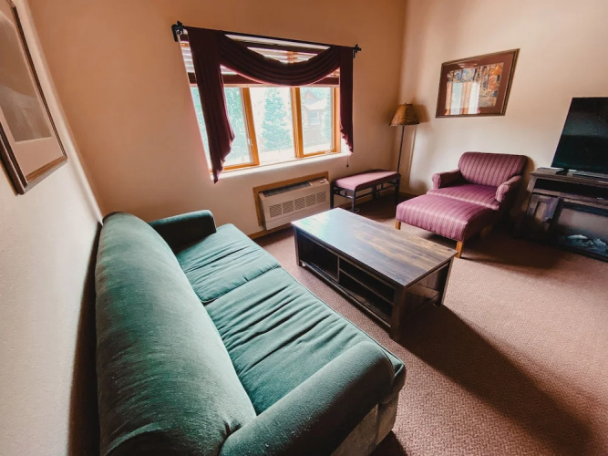 Gateway Lodge 5057