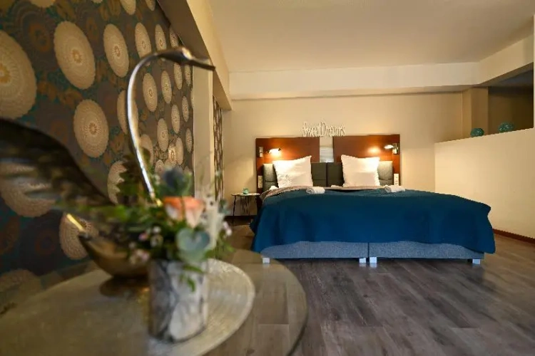 Standard Quadruple room with view