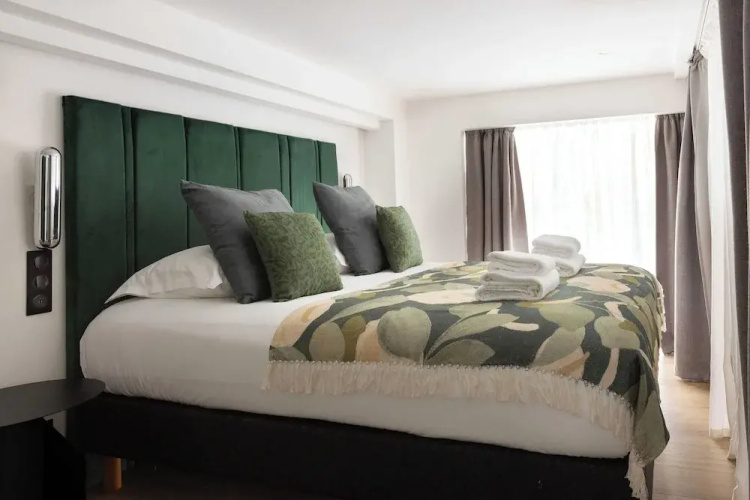 Authentic Apartment - 2br/6p - Place Pigalle