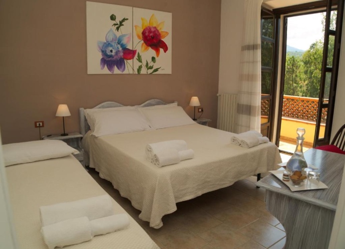 Standard Triple room