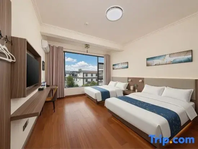 Standard Twin room with garden view