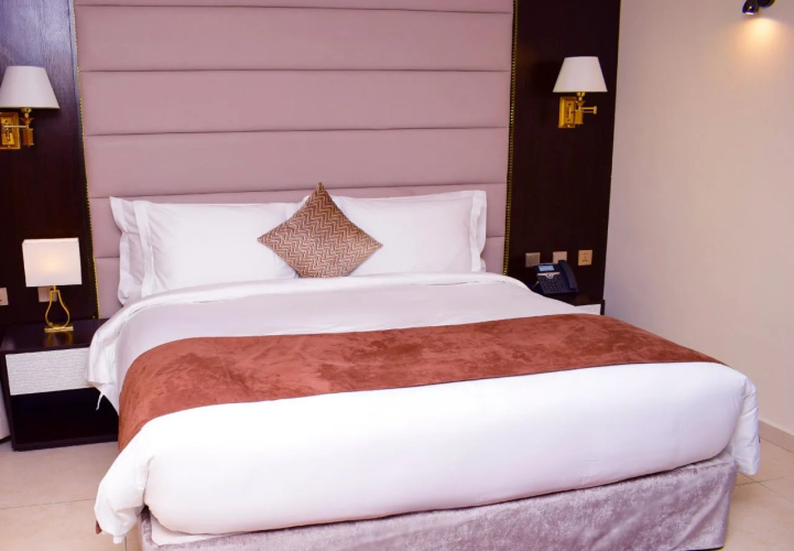 Monty Suites & Golf