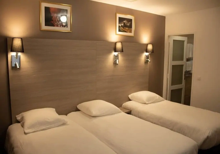 Standard Triple room