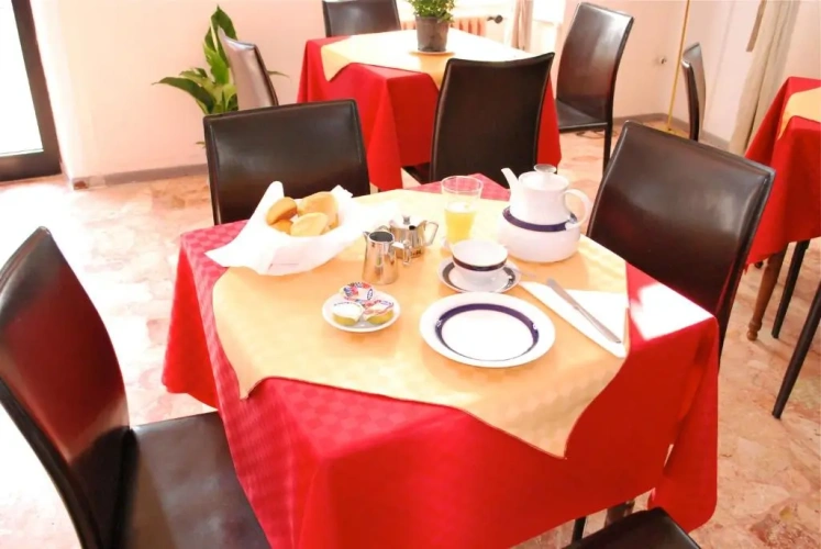 Standard Triple room