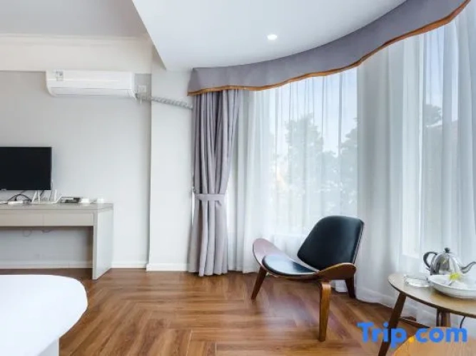Standard Twin room with garden view