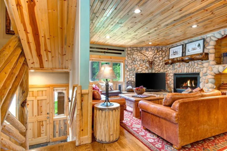 Timber Wolf Lodge by KBM