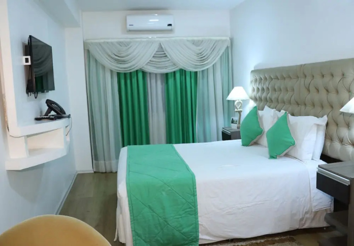 Hotel Luxsur