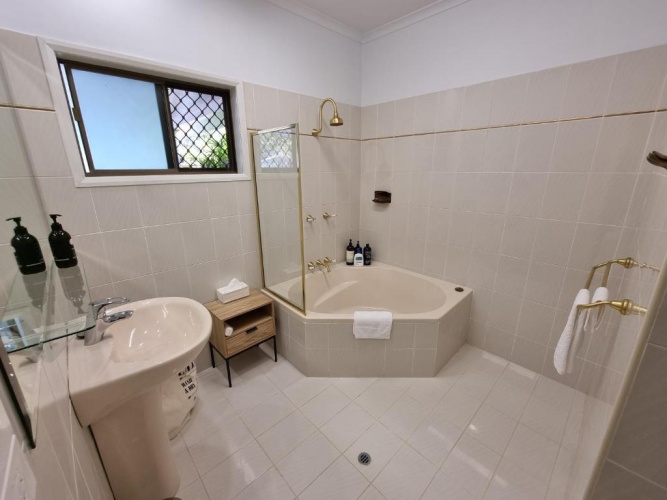 4 Bedrooms Cottage