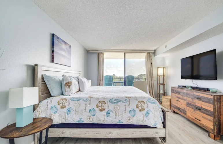 Gulf-view Condo in Hudson: Perfect for Snowbirds!