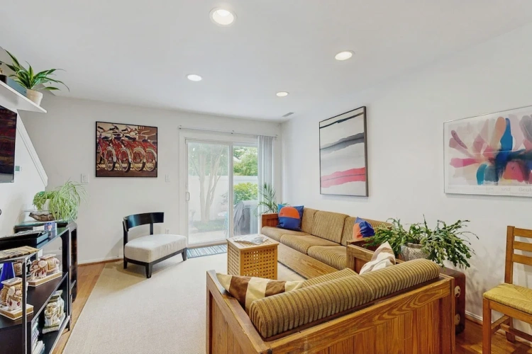 3 Bedrooms Apartment