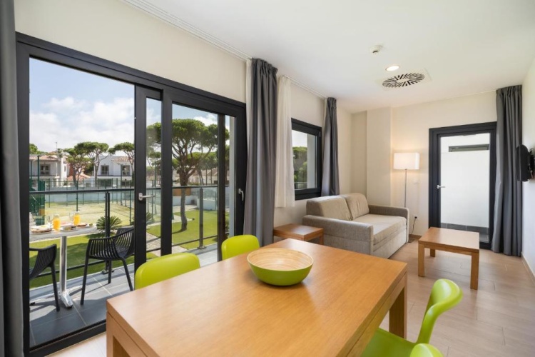 2 Bedrooms Apartment