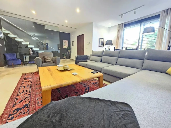 4 Bedrooms Villa