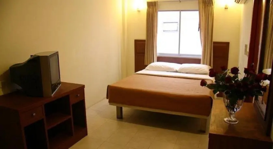 18 Coins Cafe & Hostel