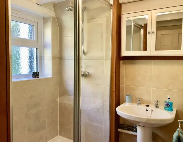 2 Bedrooms Cottage
