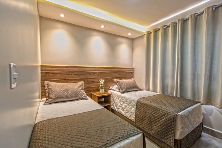 Deluxe Quadruple room with city view