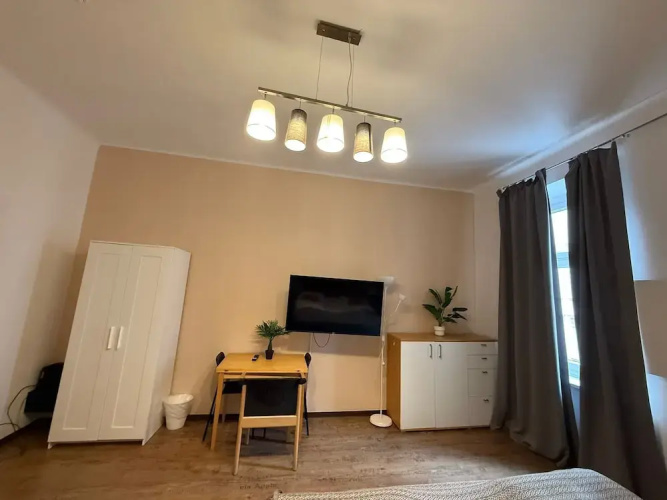 Modern 1BR Apt Steps from Westbahnhof