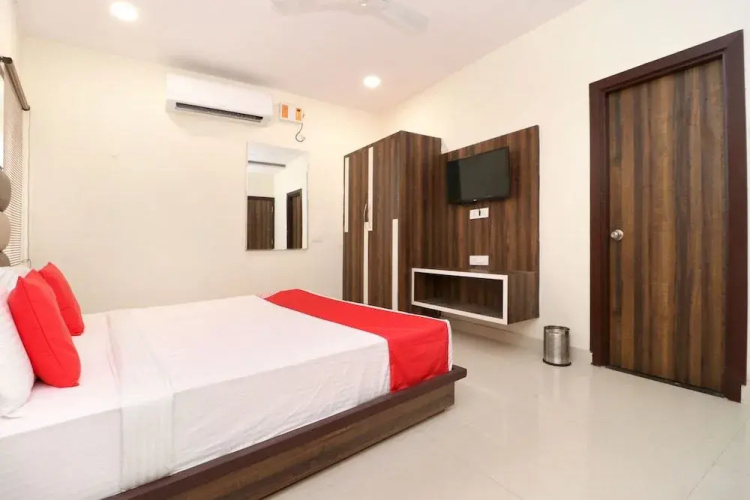 OYO 66329 Hotel Bms Pride