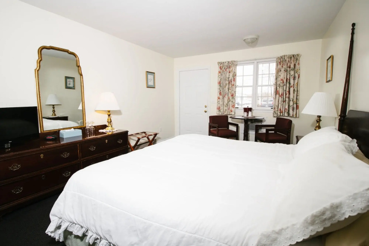 The Taber Inne & Suites - Westerly, RI