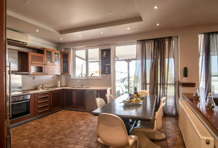 Akrata's Elegant Luxury Suite