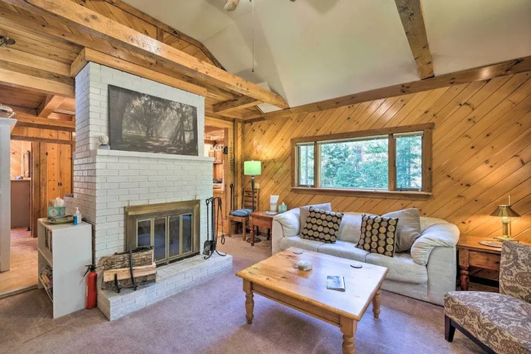 Boothbay Harbor Cabin w/ Spacious Deck & Yard!