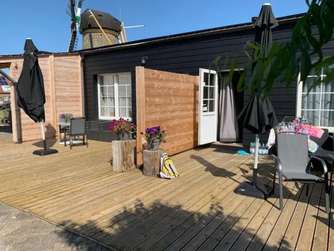 Deluxe Studio